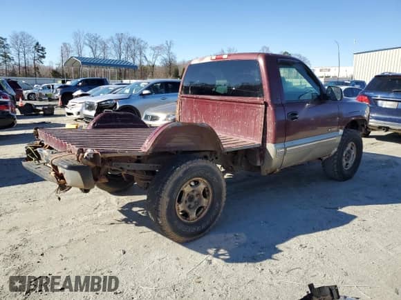 2002 Chevrolet Silverado 1500 LS z VIN 1GCEK14T02Z125766, wystawiony jako Copart lot #47997915 z przebiegiem 201 882 mil mil oraz Szkoda całkowita • Salvage title. Historia ofert i sprzedaży dostępna na DreamBid. Obrazek 3.