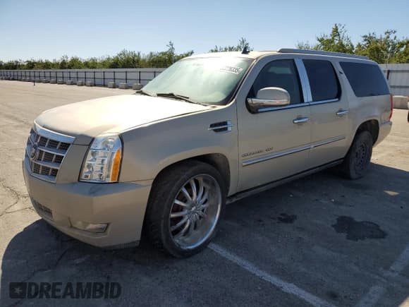 ✅ 2011 Cadillac Escalade ESV Platinum Edition • VIN: 1GYS4KEF0BR140709 • Lot: 82228335. Listed on Copart with 92,763 mi. Free auction sales archive from the USA and detailed vehicle history report at DreamBid. Image 1.