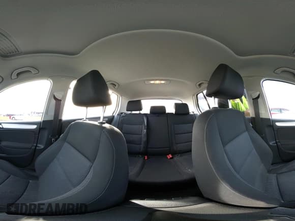 ✅ 2012 Volkswagen Golf • VIN: WVWDB7AJ3CW278470 • Lot: 43775624. Listed on IAAI with 111,676 mi. Free auction sales archive from the USA and detailed vehicle history report at DreamBid. Image 18.