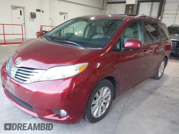 ✅ 2011 Toyota Sienna XLE • VIN: 5TDYK3DC4BS157632 • Lot: 43618800. Listed on IAAI with 199,388 mi. Free auction sales archive from the USA and detailed vehicle history report at DreamBid. Image 2.