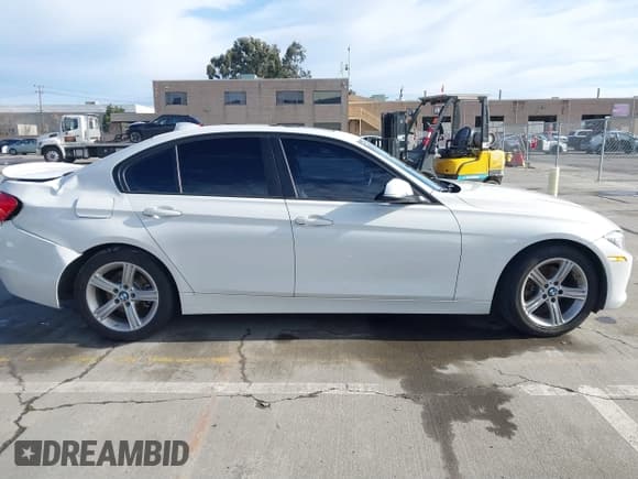 ✅ 2015 BMW 3 Series 328i • VIN: WBA3C1C52FK119339 • Lot: 41549876. Listed on IAAI with 148,347 mi. Free auction sales archive from the USA and detailed vehicle history report at DreamBid. Image 13.