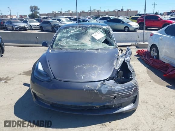 ✅ 2023 Tesla Model 3 Long Range • VIN: 5YJ3E1EB4PF670970 • Lot: 39227851. Wystawiony na IAAI z przebiegiem 16 904 mil. Bezpłatny archiwum sprzedaży aukcyjnych z USA i szczegółowy raport historii pojazdu na DreamBid. Zdjęcie 11.