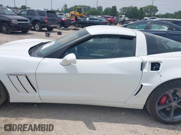 ✅ 2011 Chevrolet Corvette Z16 Grand Sport 3LT • VIN: 1G1YW2DW8B5108392 • Lot: 42718691. Listed on IAAI with 8,265 mi. Free auction sales archive from the USA and detailed vehicle history report at DreamBid. Image 14.