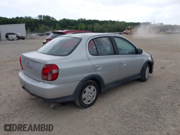 ✅ 2000 Toyota ECHO • VIN: JTDBT123XY0066709 • Lot: 43052016. Wystawiony na IAAI z przebiegiem 226 049 mil. Bezpłatny archiwum sprzedaży aukcyjnych z USA i szczegółowy raport historii pojazdu na DreamBid. Zdjęcie 4.