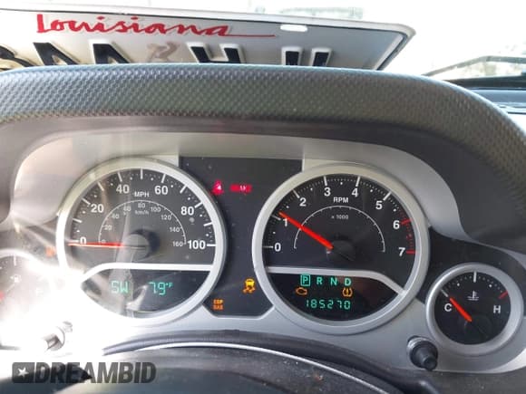✅ 2008 Jeep Wrangler Unlimited Sahara • VIN: 1J4GA59128L571725 • Lot: 43249920. Listed on IAAI with 185,270 mi. Free auction sales archive from the USA and detailed vehicle history report at DreamBid. Image 7.