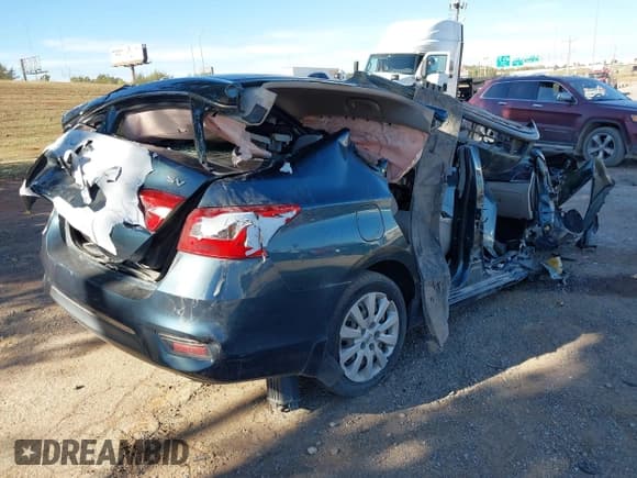 ✅ 2017 Nissan Sentra SL • VIN: 3N1AB7AP5HY217521 • Lot: 42505495. Listed on IAAI with Not provided. Free auction sales archive from the USA and detailed vehicle history report at DreamBid. Image 4.