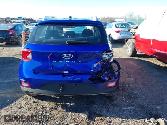 ✅ 2024 Hyundai Venue SEL • VIN: KMHRC8A31RU305739 • Lot: 41577994. Listed on IAAI with 11,756 mi. Free auction sales archive from the USA and detailed vehicle history report at DreamBid. Image 17.