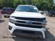 ✅ 2023 Ford Expedition XLT • VIN: 1FMJU1H83PEA61926 • Lot: 42731576. Wystawiony na IAAI z przebiegiem 25 982 mil. Bezpłatny archiwum sprzedaży aukcyjnych z USA i szczegółowy raport historii pojazdu na DreamBid. Zdjęcie 12.