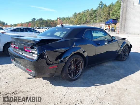 2022 Dodge Challenger SRT Hellcat z VIN 2C3CDZC9XNH104762, wystawiony jako IAAI lot #43392957 z przebiegiem 23 921 mil mil oraz . Historia ofert i sprzedaży dostępna na DreamBid. Obrazek 4.