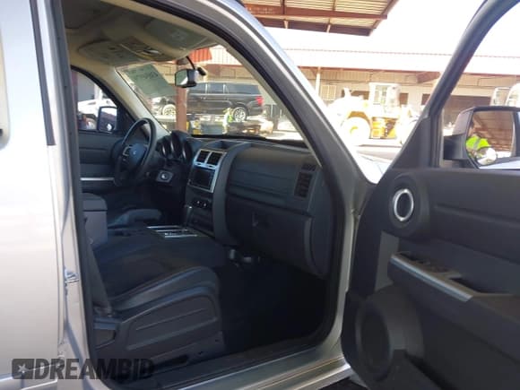 ✅ 2007 Dodge Nitro R/T • VIN: 1D8GT58647W727078 • Lot: 43650970. Listed on IAAI with Not provided. Free auction sales archive from the USA and detailed vehicle history report at DreamBid. Image 5.