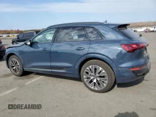 ✅ 2024 Audi Q8 e-tron Premium Plus • VIN: WA15AAGE0RB044134 • Лот: 77543604. Опубликован ранее на Copart с пробегом 9 611 миль. Бесплатный доступ к архиву аукционных продаж из США и подробный отчёт об истории автомобиля на DreamBid. Изображение 2.