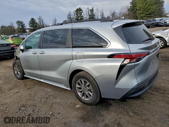 ✅ 2021 Toyota Sienna XLE • VIN: 5TDJRKEC6MS015873 • Lot: 95621375. Listed on Copart with 65,392 mi. Free auction sales archive from the USA and detailed vehicle history report at DreamBid. Image 2.