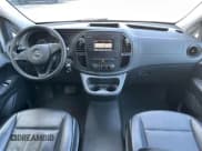✅ 2016 Mercedes-Benz Metris Passenger • VIN: WD4PG2EE5G3112544 • Lot: 42738458. Wystawiony na IAAI z przebiegiem 136 771 mil. Bezpłatny archiwum sprzedaży aukcyjnych z USA i szczegółowy raport historii pojazdu na DreamBid. Zdjęcie 6.