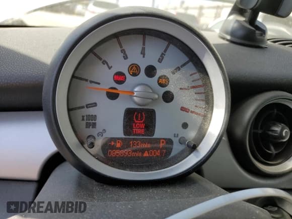 ✅ 2008 MINI Hardtop • VIN: WMWMF33558TT66391 • Lot: 61432125. Listed on Copart with 85,893 mi. Free auction sales archive from the USA and detailed vehicle history report at DreamBid. Image 9.