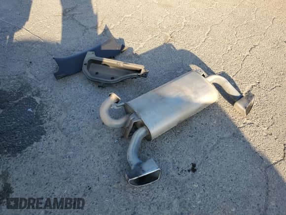 2010 Hyundai Genesis Coupe Premium z VIN KMHHT6KD0AU004424, wystawiony jako Copart lot #89006215 z przebiegiem 128 992 mil mil oraz Szkoda całkowita • Salvage title. Historia ofert i sprzedaży dostępna na DreamBid. Obrazek 12.