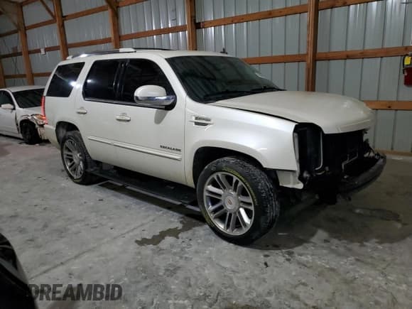 ✅ 2014 Cadillac Escalade Premium • VIN: 1GYS4CEF6ER228769 • Lot: 90359335. Wystawiony na Copart z przebiegiem 210 309 mil. Bezpłatny archiwum sprzedaży aukcyjnych z USA i szczegółowy raport historii pojazdu na DreamBid. Zdjęcie 4.