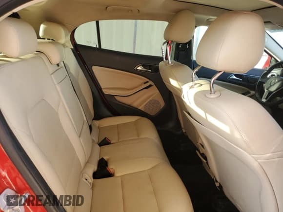 ✅ 2015 Mercedes-Benz GLA 250 • VIN: WDCTG4EBXFJ136997 • Lot: 93026895. Wystawiony na Copart z przebiegiem 195 397 mil. Bezpłatny archiwum sprzedaży aukcyjnych z USA i szczegółowy raport historii pojazdu na DreamBid. Zdjęcie 10.