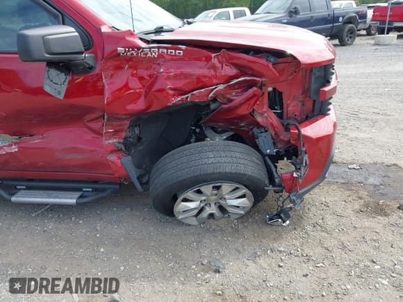 ✅ 2021 Chevrolet Silverado 1500 Custom • VIN: 3GCPYBEKXMG204495 • Lot: 43205186. Wystawiony na IAAI z przebiegiem 59 717 mil. Bezpłatny archiwum sprzedaży aukcyjnych z USA i szczegółowy raport historii pojazdu na DreamBid. Zdjęcie 6.