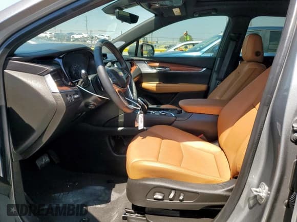 ✅ 2024 Cadillac XT5 AWD Premium Luxury • VIN: 1GYKNDR46RZ729761 • Lot: 71536275. Wystawiony na Copart z przebiegiem 19 151 mil. Bezpłatny archiwum sprzedaży aukcyjnych z USA i szczegółowy raport historii pojazdu na DreamBid. Zdjęcie 7.