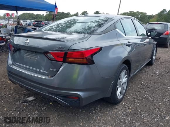 ✅ 2019 Nissan Altima SR • VIN: 1N4BL4CW2KC139528 • Lot: 43218262. Listed on IAAI with 80,478 mi. Free auction sales archive from the USA and detailed vehicle history report at DreamBid. Image 4.