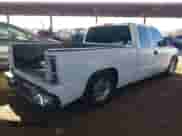 2005 Chevrolet Silverado 1500 LS z VIN 1GCEC19T75Z304025, wystawiony jako IAAI lot #43584015 z przebiegiem 126 228 mil mil oraz . Historia ofert i sprzedaży dostępna na DreamBid. Obrazek 4.