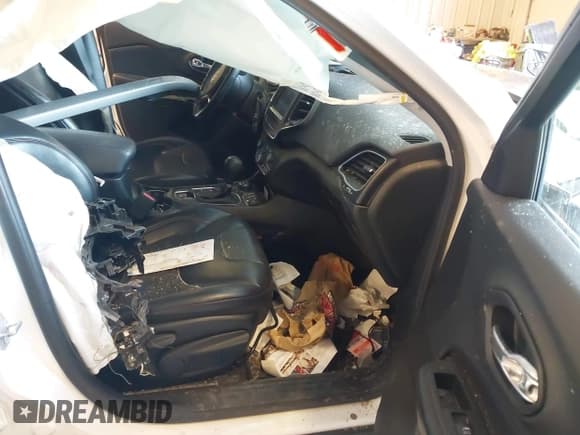 ✅ 2019 Jeep Cherokee Trailhawk • VIN: 1C4PJMBX1KD200300 • Lot: 41781465. Listed on IAAI with Not provided. Free auction sales archive from the USA and detailed vehicle history report at DreamBid. Image 5.