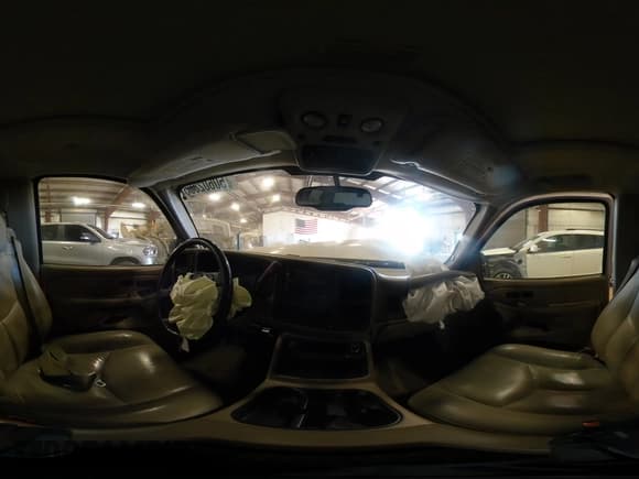 ✅ 2005 Chevrolet Suburban LT • VIN: 1GNFK16Z95J147118 • Лот: 50602885. Опубликован ранее на Copart с пробегом Не указан. Бесплатный доступ к архиву аукционных продаж из США и подробный отчёт об истории автомобиля на DreamBid. Изображение 13.