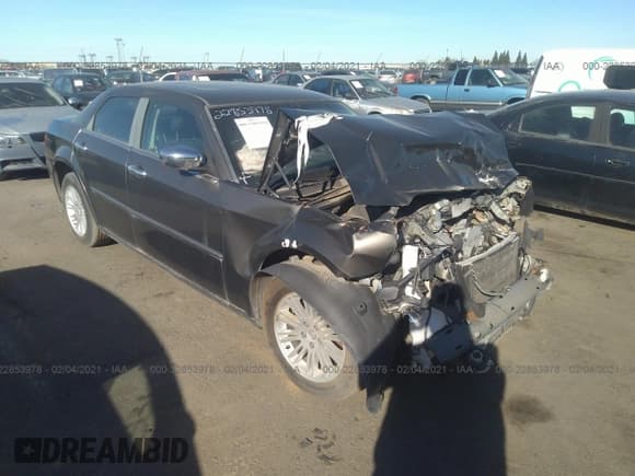 ✅ 2010 Chrysler 300 Touring Signature • VIN: 2C3CA5CV6AH164644 • Lot: 41624140. Wystawiony na IAAI z przebiegiem 83 920 mil. Bezpłatny archiwum sprzedaży aukcyjnych z USA i szczegółowy raport historii pojazdu na DreamBid. Zdjęcie 1.