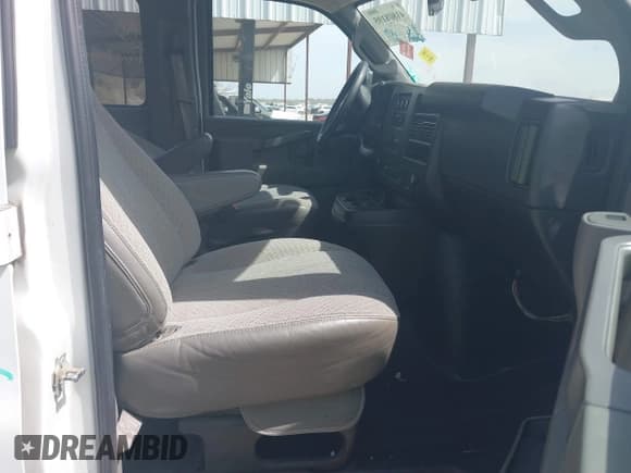 ✅ 2020 Chevrolet Express Passenger LT • VIN: 1GAZGPFG1L1201171 • Lot: 41808195. Listed on IAAI with 69,889 mi. Free auction sales archive from the USA and detailed vehicle history report at DreamBid. Image 5.