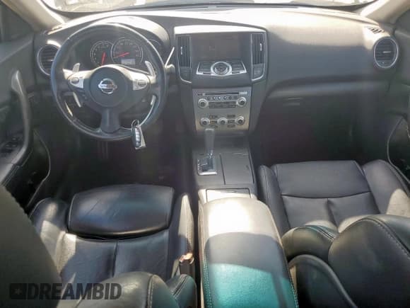 ✅ 2013 Nissan Maxima SV • VIN: 1N4AA5AP7DC828339 • Lot: 71560195. Wystawiony na Copart z przebiegiem 108 171 mil. Bezpłatny archiwum sprzedaży aukcyjnych z USA i szczegółowy raport historii pojazdu na DreamBid. Zdjęcie 8.