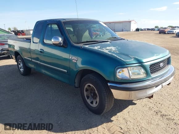 ✅ 1998 Ford F-250 • VIN: 1FTEX2768WKA06939 • Lot: 42296575. Listed on IAAI with 443,222 mi. Free auction sales archive from the USA and detailed vehicle history report at DreamBid. Image 1.