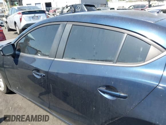 ✅ 2016 Mazda 3 S Touring • VIN: JM1BM1W34G1298576 • Lot: 42477748. Wystawiony na IAAI z przebiegiem Nie podano. Bezpłatny archiwum sprzedaży aukcyjnych z USA i szczegółowy raport historii pojazdu na DreamBid. Zdjęcie 15.
