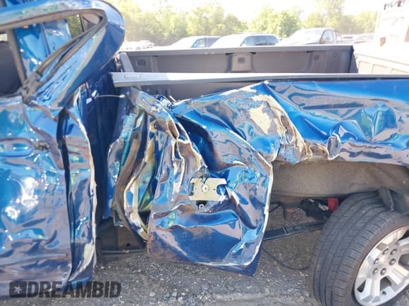 ✅ 2019 Chevrolet Silverado 1500 LT • VIN: 2GCVKPECXK1175049 • Lot: 42763309. Wystawiony na IAAI z przebiegiem 138 069 mil. Bezpłatny archiwum sprzedaży aukcyjnych z USA i szczegółowy raport historii pojazdu na DreamBid. Zdjęcie 18.