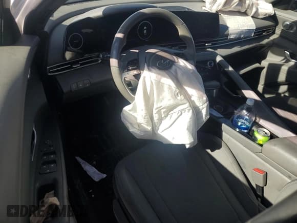 ✅ 2023 Hyundai Elantra SEL • VIN: 5NPLS4AG7PH106291 • Lot: 87195675. Listed on Copart with 88,213 mi. Free auction sales archive from the USA and detailed vehicle history report at DreamBid. Image 8.