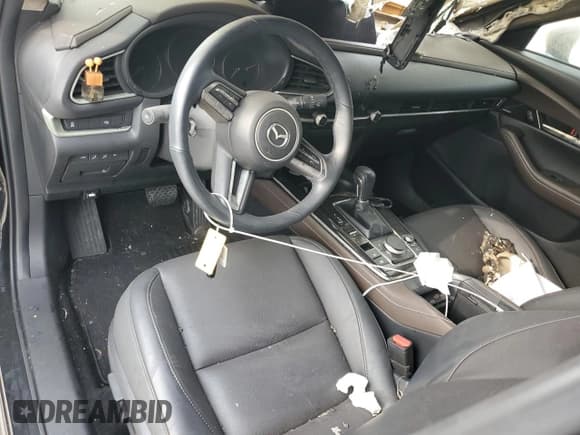 ✅ 2023 Mazda CX-30 Premium • VIN: 3MVDMBDY6PM582550 • Lot: 67260015. Wystawiony na Copart z przebiegiem Nie podano. Bezpłatny archiwum sprzedaży aukcyjnych z USA i szczegółowy raport historii pojazdu na DreamBid. Zdjęcie 8.
