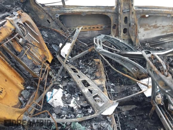 ✅ 2014 Mercedes-Benz C 250 Sport • VIN: WDDGF4HB2EA955318 • Lot: 41253375. Wystawiony na IAAI z przebiegiem Nie podano. Bezpłatny archiwum sprzedaży aukcyjnych z USA i szczegółowy raport historii pojazdu na DreamBid. Zdjęcie 8.