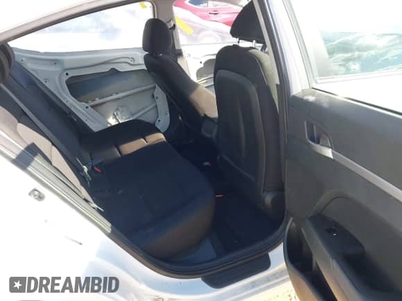 2019 Hyundai Elantra SE z VIN 5NPD74LF3KH415341, wystawiony jako IAAI lot #43413818 z przebiegiem 106 025 mil mil oraz . Historia ofert i sprzedaży dostępna na DreamBid. Obrazek 8.