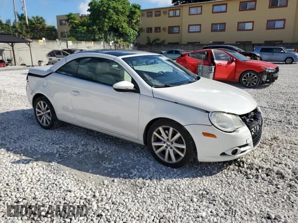 ✅ 2011 Volkswagen Eos Komfort • VIN: WVWBW7AH4BV002456 • Lot: 89911075. Listed on Copart with 117,830 mi. Free auction sales archive from the USA and detailed vehicle history report at DreamBid. Image 4.