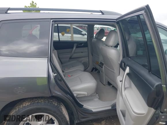 ✅ 2010 Toyota Highlander SE • VIN: 5TDJK3EH0AS011920 • Lot: 43288868. Listed on IAAI with 198,268 mi. Free auction sales archive from the USA and detailed vehicle history report at DreamBid. Image 8.