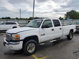 ✅ 2005 GMC Sierra 3500 DRW SL • VIN: 1GTHK332X5F933873 • Lot: 55422235. Wystawiony na Copart z przebiegiem 352 479 mil. Bezpłatny archiwum sprzedaży aukcyjnych z USA i szczegółowy raport historii pojazdu na DreamBid. Zdjęcie 1.