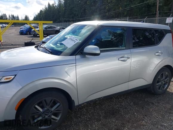 ✅ 2021 Kia Soul EX • VIN: KNDJ33AUXM7757418 • Lot: 43554974. Wystawiony na IAAI z przebiegiem 24 510 mil. Bezpłatny archiwum sprzedaży aukcyjnych z USA i szczegółowy raport historii pojazdu na DreamBid. Zdjęcie 14.