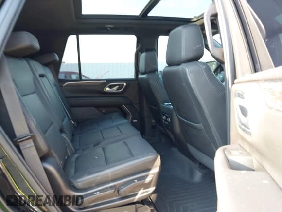 ✅ 2021 Chevrolet Tahoe Z71 • VIN: 1GNSKPKDXMR285097 • Lot: 43053270. Wystawiony na IAAI z przebiegiem 74 439 mil. Bezpłatny archiwum sprzedaży aukcyjnych z USA i szczegółowy raport historii pojazdu na DreamBid. Zdjęcie 8.