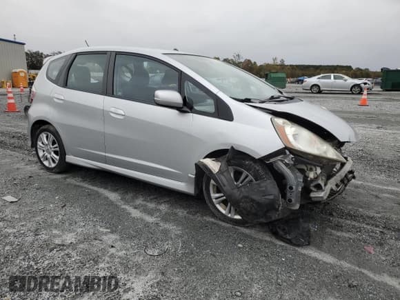 ✅ 2011 Honda Fit Sport • VIN: JHMGE8H57BC002973 • Лот: 90239595. Опубликован ранее на Copart с пробегом 106 447 миль. Бесплатный доступ к архиву аукционных продаж из США и подробный отчёт об истории автомобиля на DreamBid. Изображение 4.