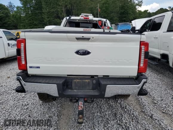 ✅ 2023 Ford F-350 XL • VIN: 1FT8W3BM0PEC96363 • Lot: 62826065. Wystawiony na Copart z przebiegiem Nie podano. Bezpłatny archiwum sprzedaży aukcyjnych z USA i szczegółowy raport historii pojazdu na DreamBid. Zdjęcie 6.