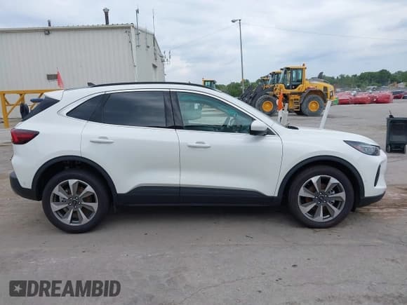 ✅ 2024 Ford Escape Platinum • VIN: 1FMCU9JA4RUB41992 • Lot: 42976165. Listed on IAAI with 9,501 mi. Free auction sales archive from the USA and detailed vehicle history report at DreamBid. Image 14.
