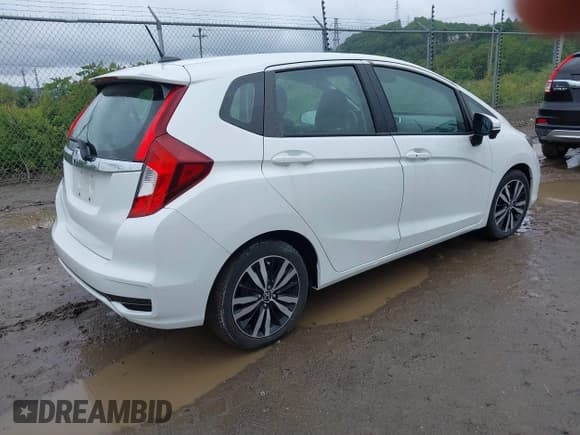 ✅ 2018 Honda Fit EX-L • VIN: 3HGGK5H09JM706992 • Lot: 42323298. Wystawiony na IAAI z przebiegiem 8 075 mil. Bezpłatny archiwum sprzedaży aukcyjnych z USA i szczegółowy raport historii pojazdu na DreamBid. Zdjęcie 4.