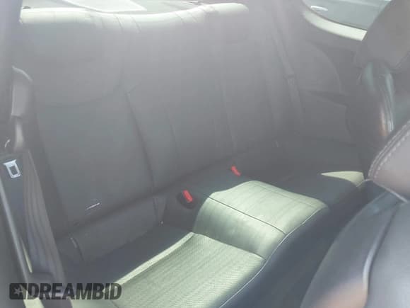 ✅ 2013 Hyundai Genesis Coupe Grand Touring • VIN: KMHHU6KJ7DU108996 • Lot: 42825118. Wystawiony na IAAI z przebiegiem 94 970 mil. Bezpłatny archiwum sprzedaży aukcyjnych z USA i szczegółowy raport historii pojazdu na DreamBid. Zdjęcie 8.