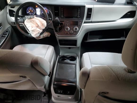 ✅ 2020 Toyota Sienna LE Auto Access Seat • VIN: 5TDKZ3DC6LS071824 • Lot: 55056285. Listed on Copart with 100,214 mi. Free auction sales archive from the USA and detailed vehicle history report at DreamBid. Image 8.