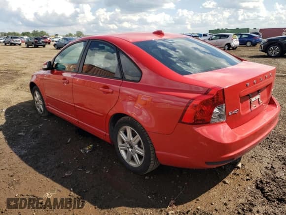 ✅ 2009 Volvo S40 2.4L • VIN: YV1MS390392465741 • Лот: 70813515. Опубликован ранее на Copart с пробегом 159 078 миль. Бесплатный доступ к архиву аукционных продаж из США и подробный отчёт об истории автомобиля на DreamBid. Изображение 2.