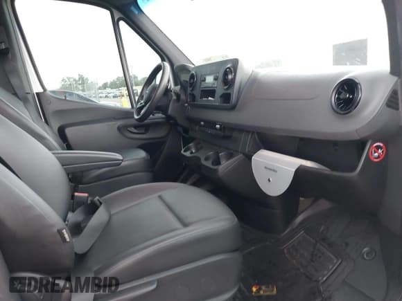 ✅ 2020 Mercedes-Benz Sprinter • VIN: W1W4EBHY9LT026208 • Lot: 42550711. Listed on IAAI with 31,682 mi. Free auction sales archive from the USA and detailed vehicle history report at DreamBid. Image 5.